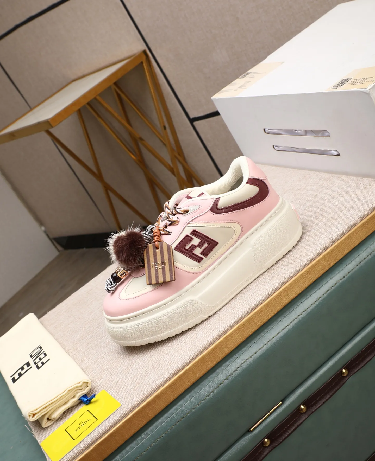 Men's shoes 💰740 Top quality Fendi Match series 25 latest colors Pendant thick sole lace casual FENDI Match lace. Made of light pink leather with white and ocher brown details. Contrast leather FF appliqué on the sides and hiking laces in white, pink and ocher brown. Thick rubber sole with oversized embossed FENDI lettering on the heel. Metal ring charm on the tongue: A small braided doll with contrasting mink fur details and gold metallic FF on the right shoe. The left shoe features a braided cord with contrasting mink double pom poms, metallic FF beads, and Pequin print pattern and logo. Upper: Original custom-made imported first-layer cowhide. Inner lining: Imported custom-made breathable mesh lining. Sole: Original open-molded ultra-light foam material. Bottom thickness: 5CM. Number of yards: women's 35-40 (custom-made 40 non-refundable).